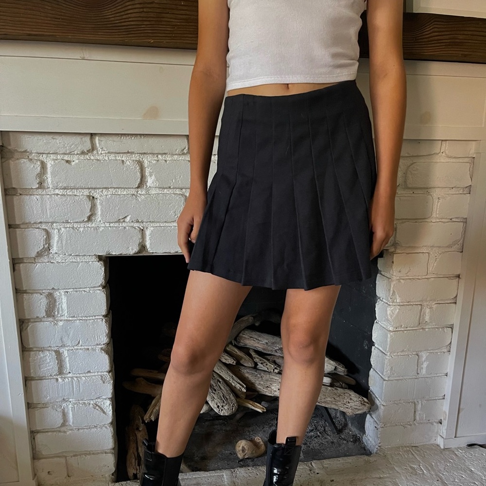 ⚡️ BRANDY MELVILLE navy blue uniform skirt ⚡️